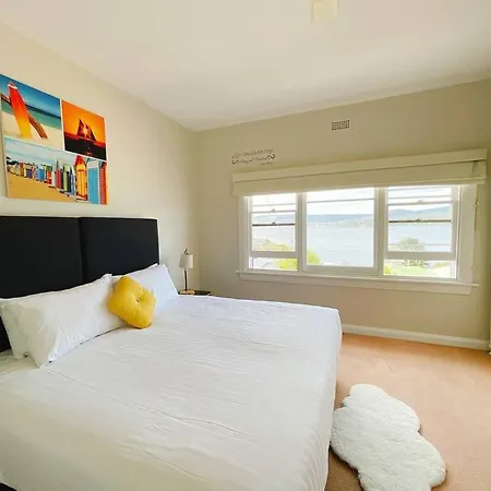 Spectacular Hobart River View Home Lindisfarne Exterior photo