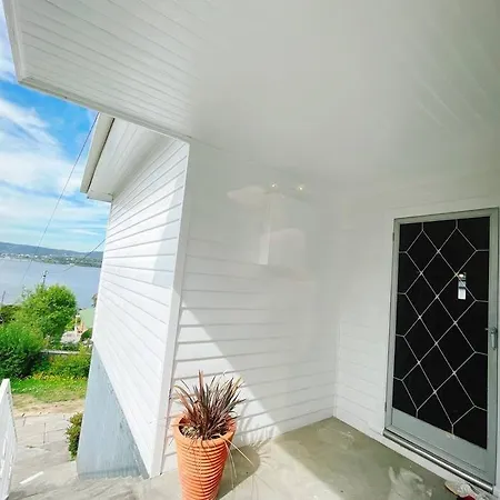 Spectacular Hobart River View Home Lindisfarne Exterior photo