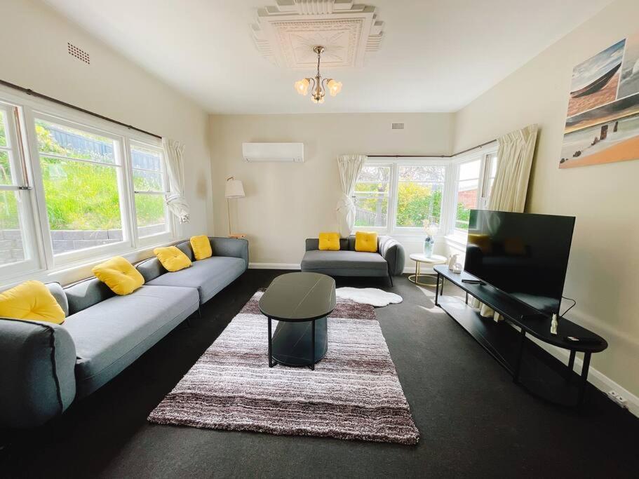 Holiday home Spectacular Hobart River View Lindisfarne